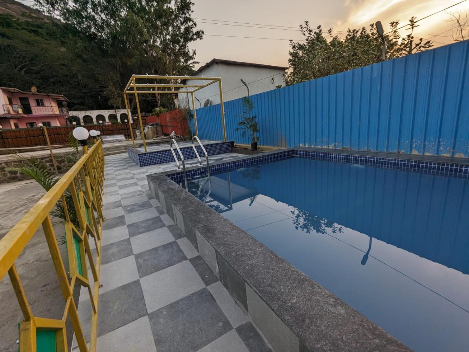 Blue Bell Homestay Lonavala Buitenkant foto