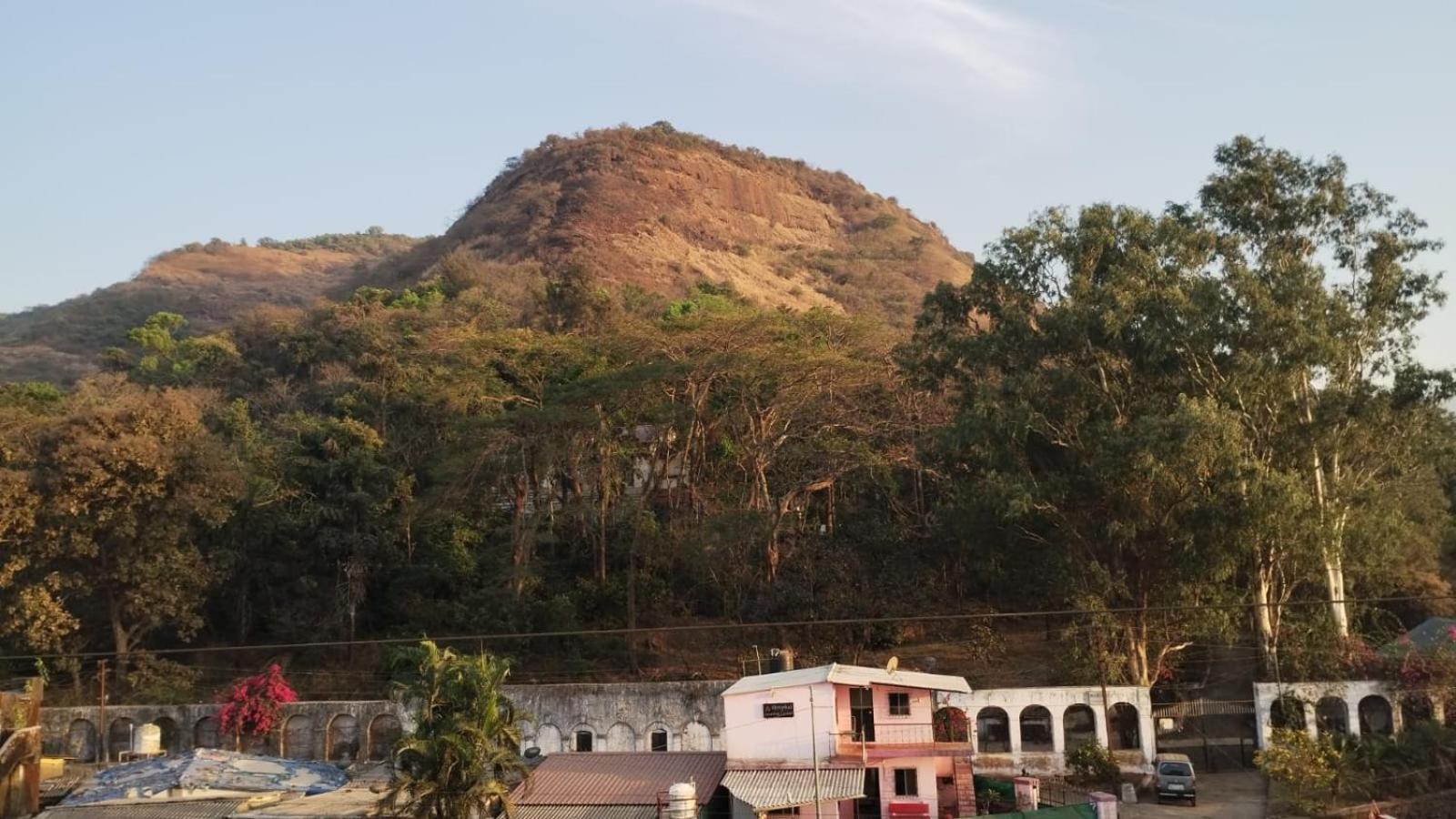 Blue Bell Homestay Lonavala Buitenkant foto