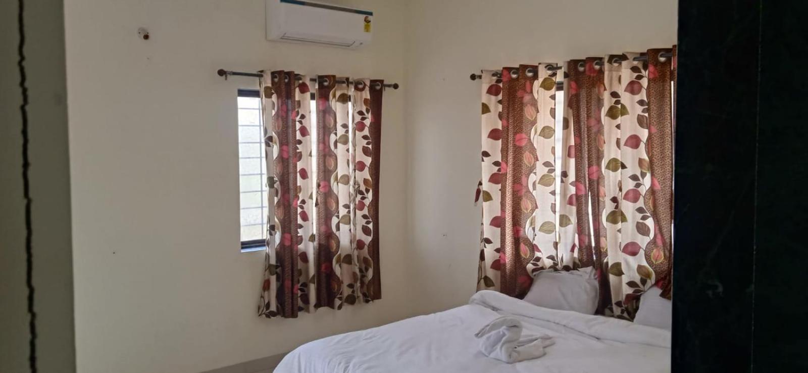 Blue Bell Homestay Lonavala Buitenkant foto