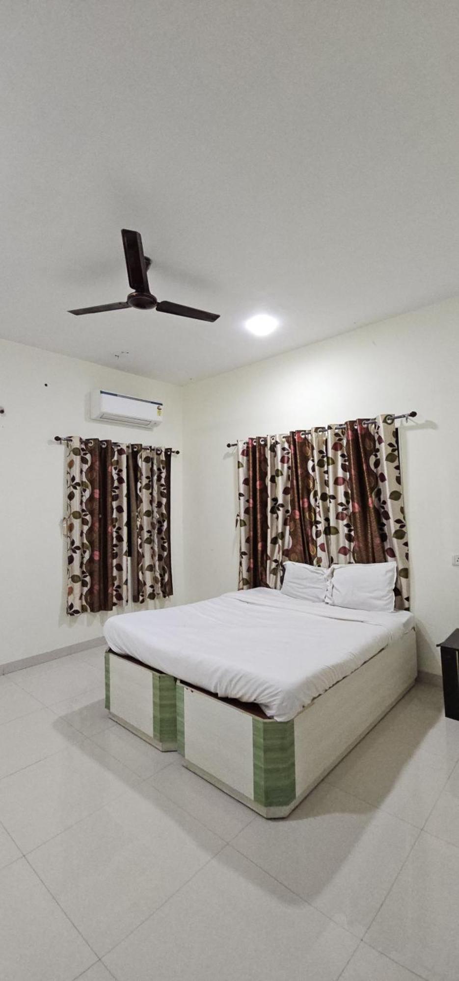 Blue Bell Homestay Lonavala Buitenkant foto