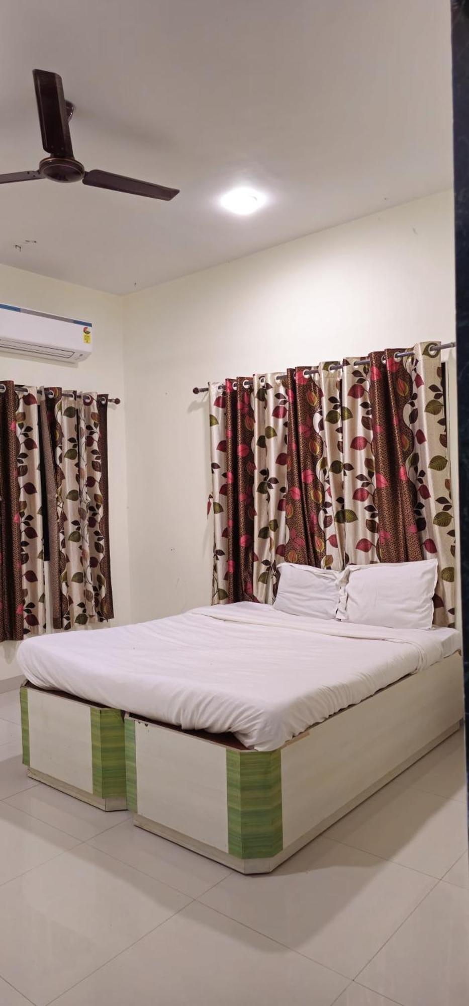 Blue Bell Homestay Lonavala Buitenkant foto