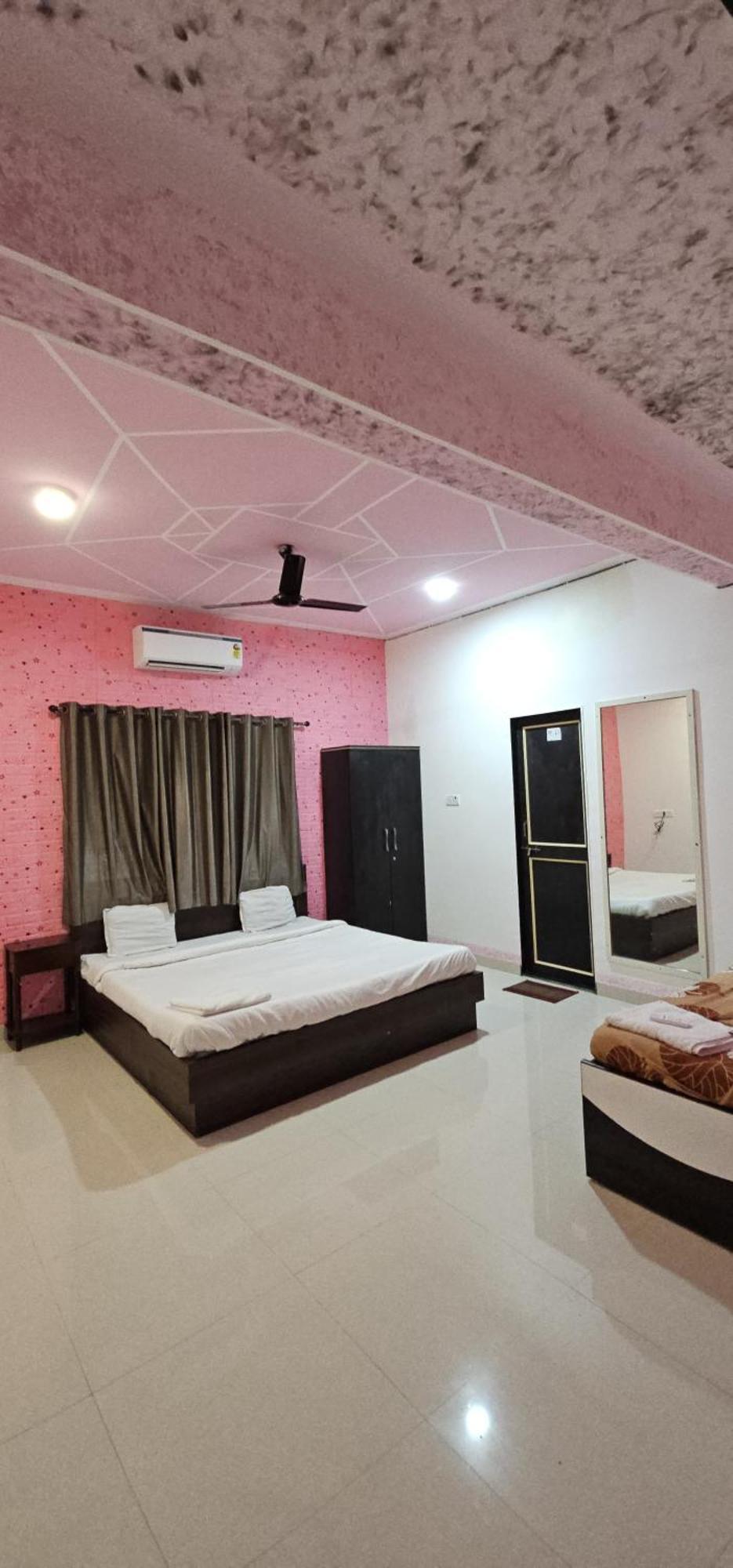 Blue Bell Homestay Lonavala Buitenkant foto