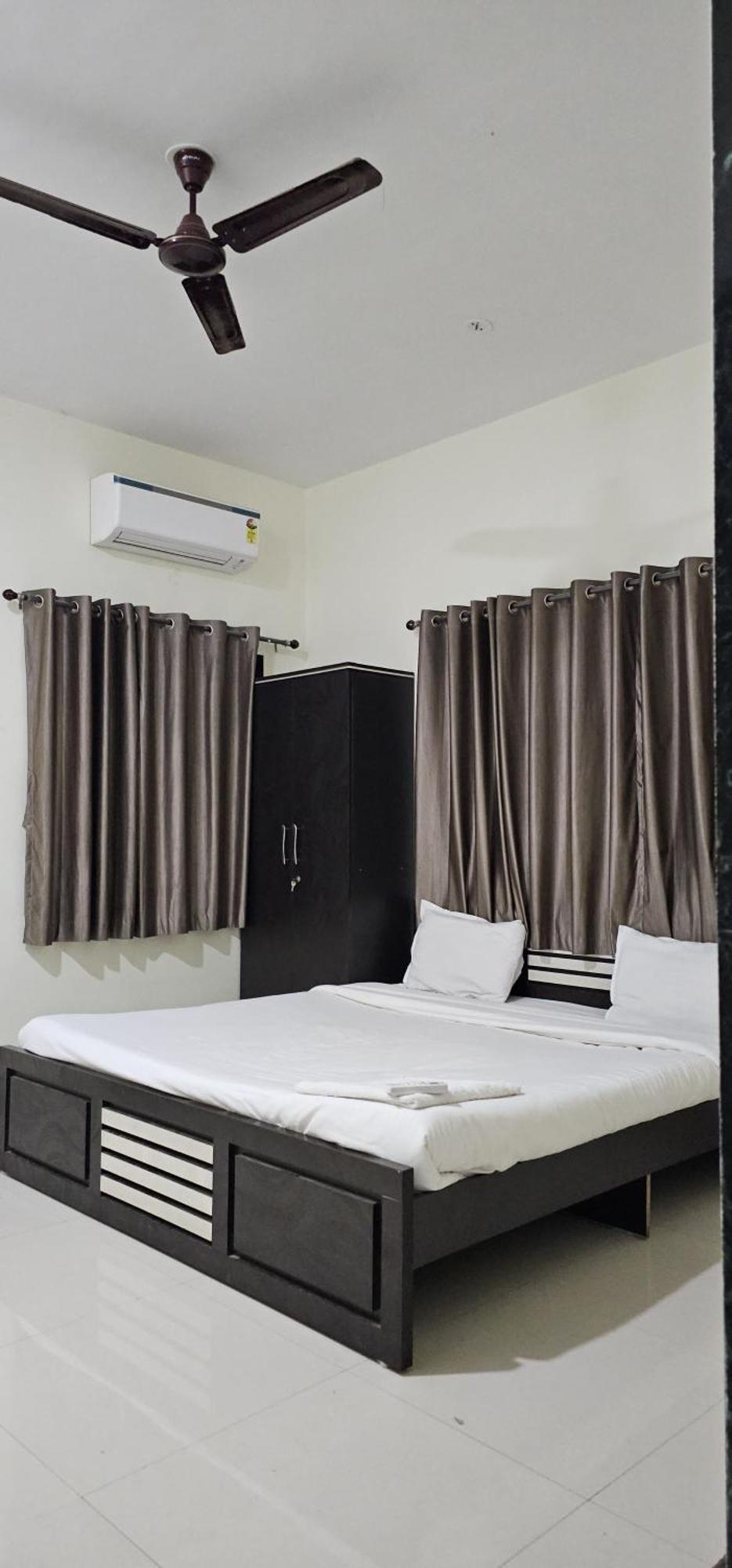 Blue Bell Homestay Lonavala Buitenkant foto