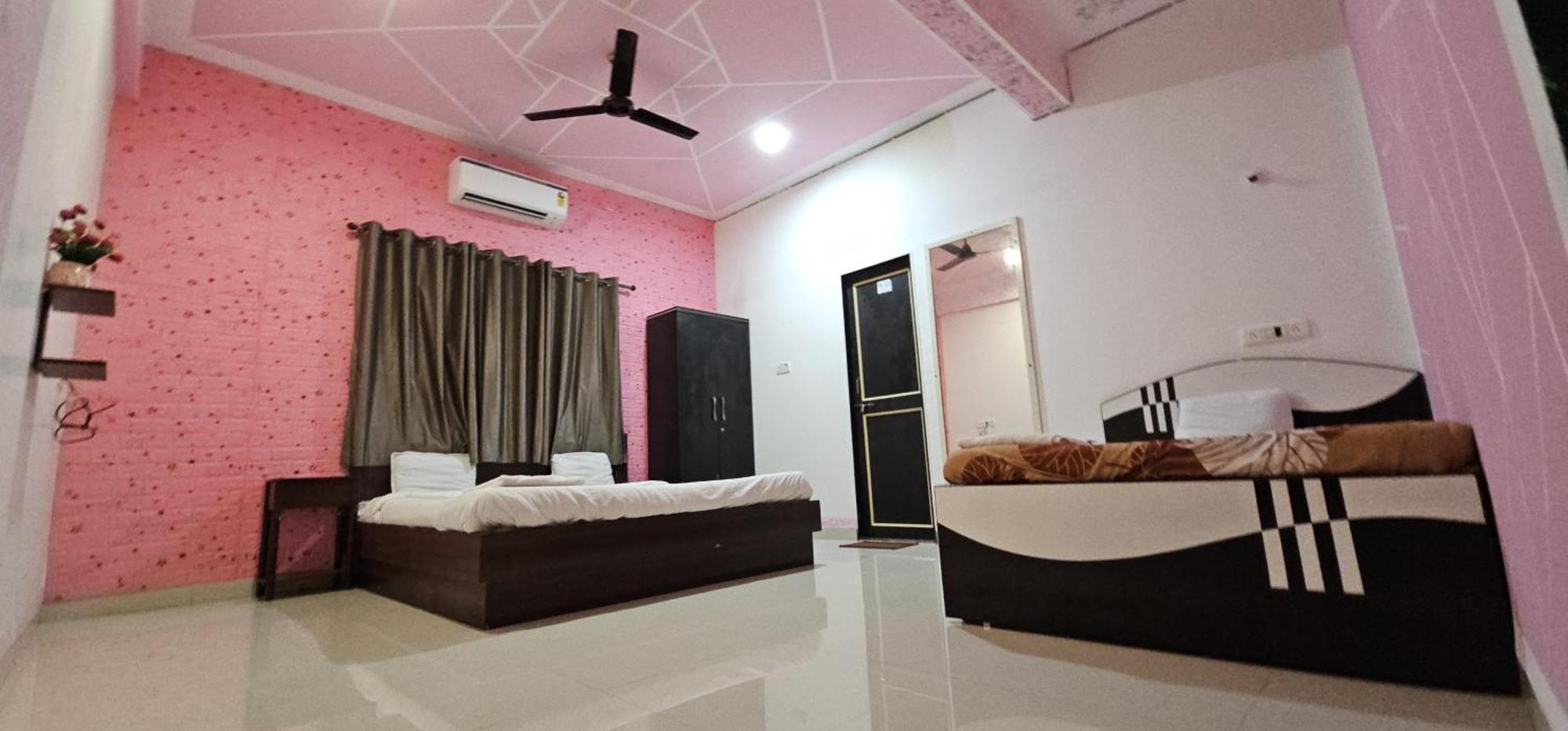 Blue Bell Homestay Lonavala Buitenkant foto